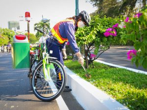 thu gom rác bằng xe đạp tại Khánh Hòa